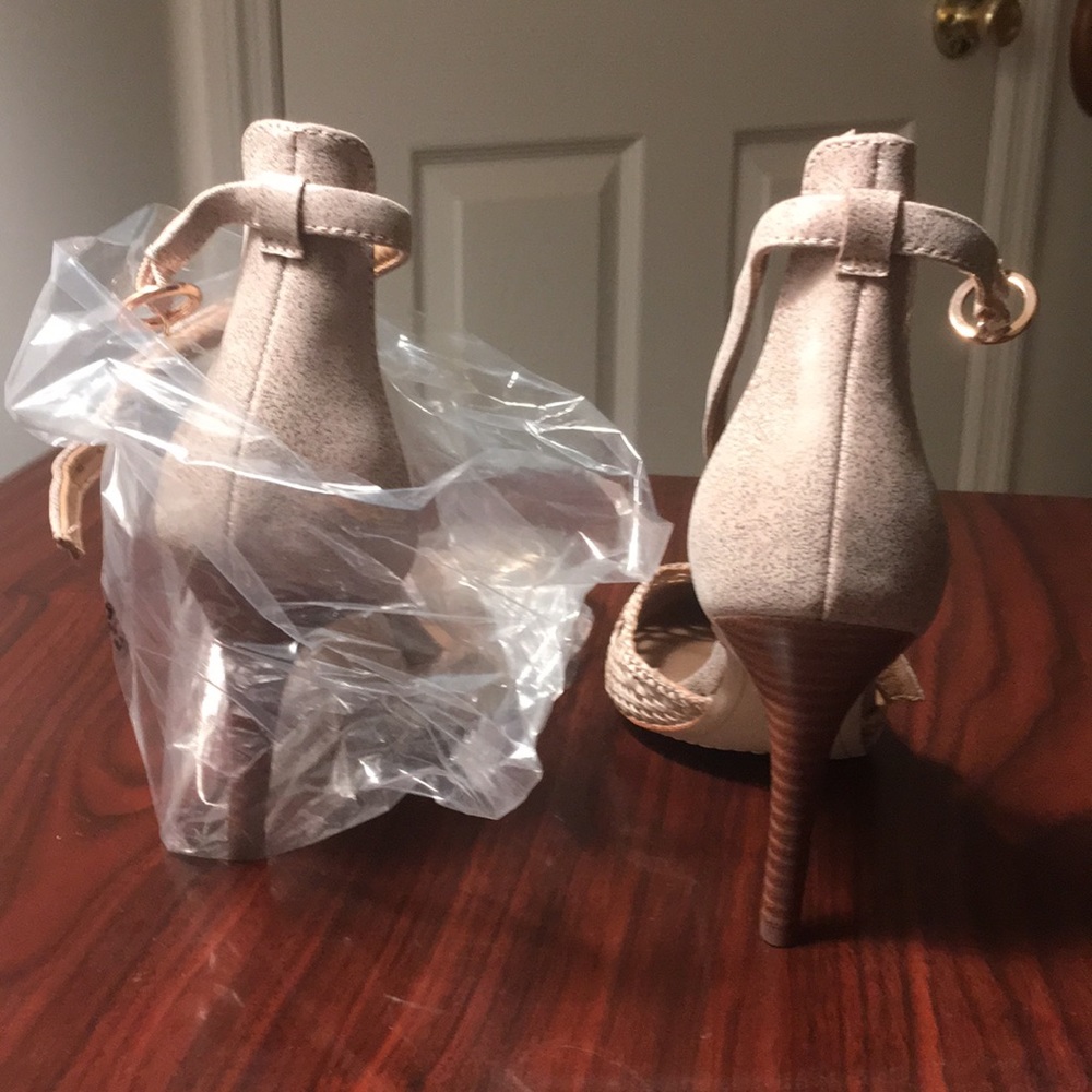 Unworn heels - Picture 2 of 4